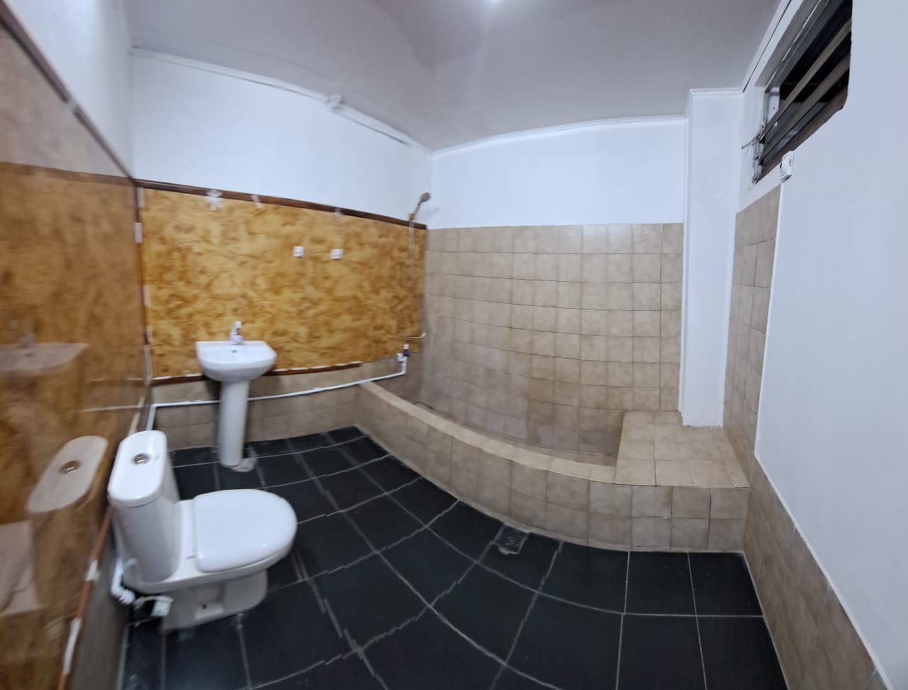 2875 Los Nogales, 1130000, 8 Bedrooms Bedrooms, ,4 BathroomsBathrooms,Casa,En Arriendo,Los Nogales,1,1037